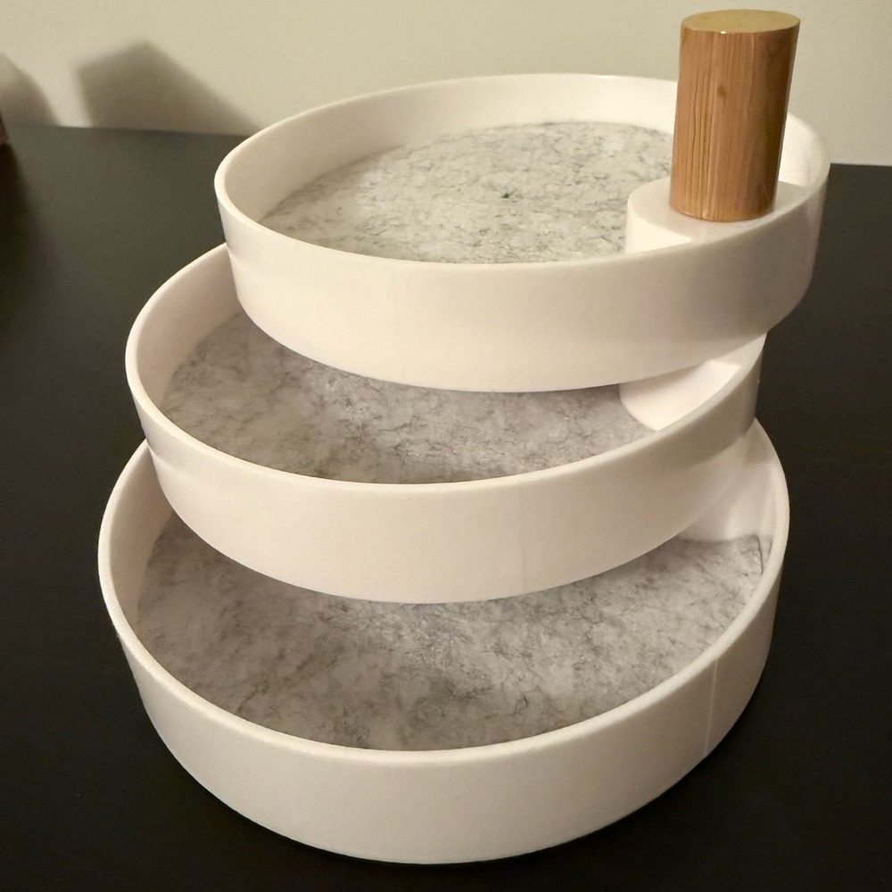 2 Bandits swivel three tier jewelry organizer NEW